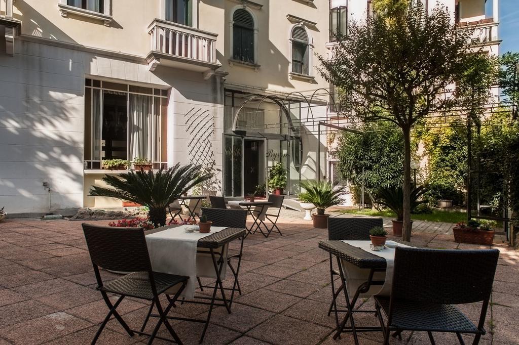 Hotel Byron Lido di Venezia Exterior foto